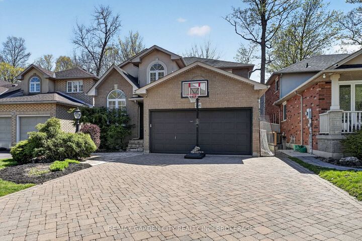 Property Photo:  734 Brigadoon Drive  ON L9C 7S2 