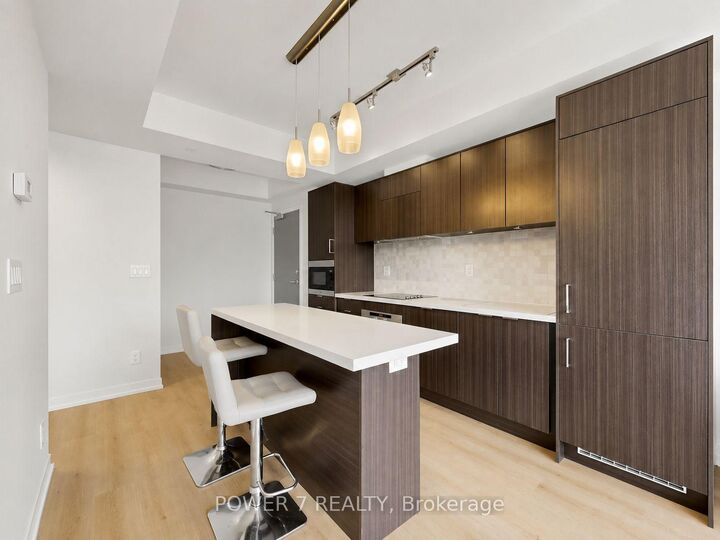 Property Photo:  21 Widmer Street 4207  ON M5V 0B8 