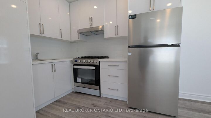 Property Photo:  1150 Woodbine Avenue Unit #1  ON M4C 4C9 