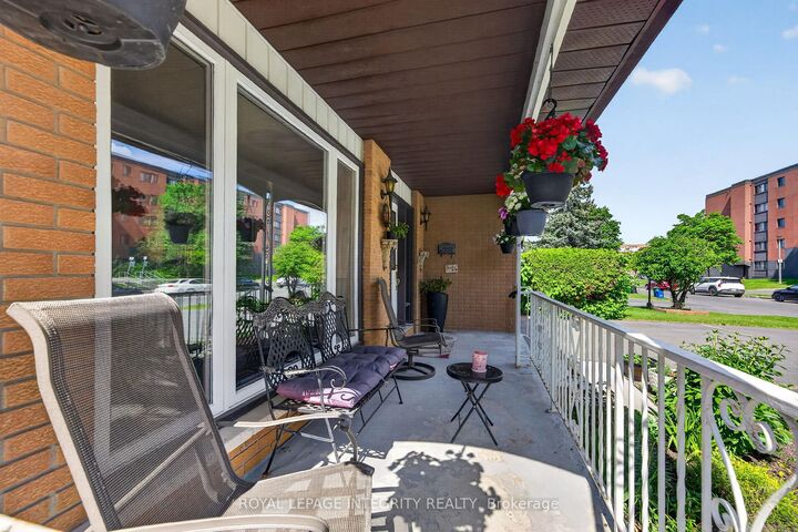 Property Photo:  1409 Lepage Avenue  ON K1Z 8M8 