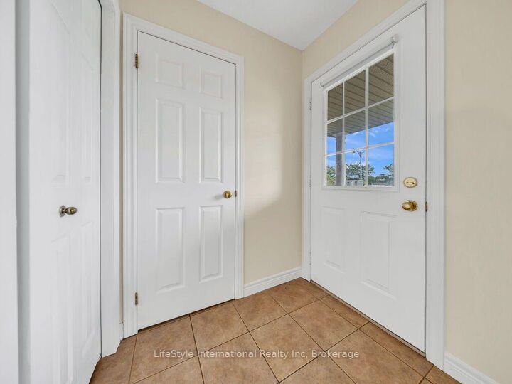 Property Photo:  529 Victoria Road N  ON N1E 7M3 