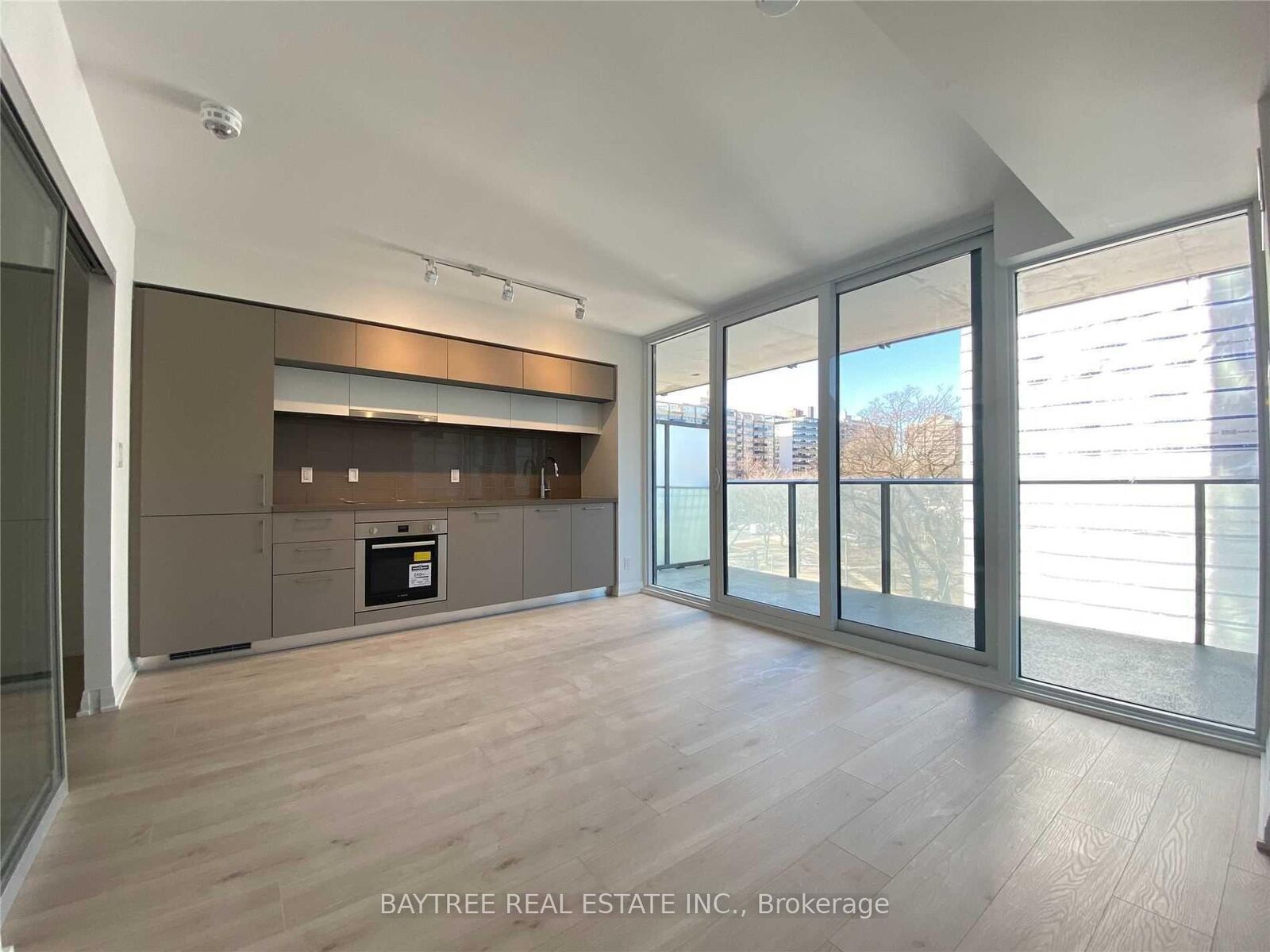 Property Photo:  99 Foxbar Road 2205  ON M4V 2G5 