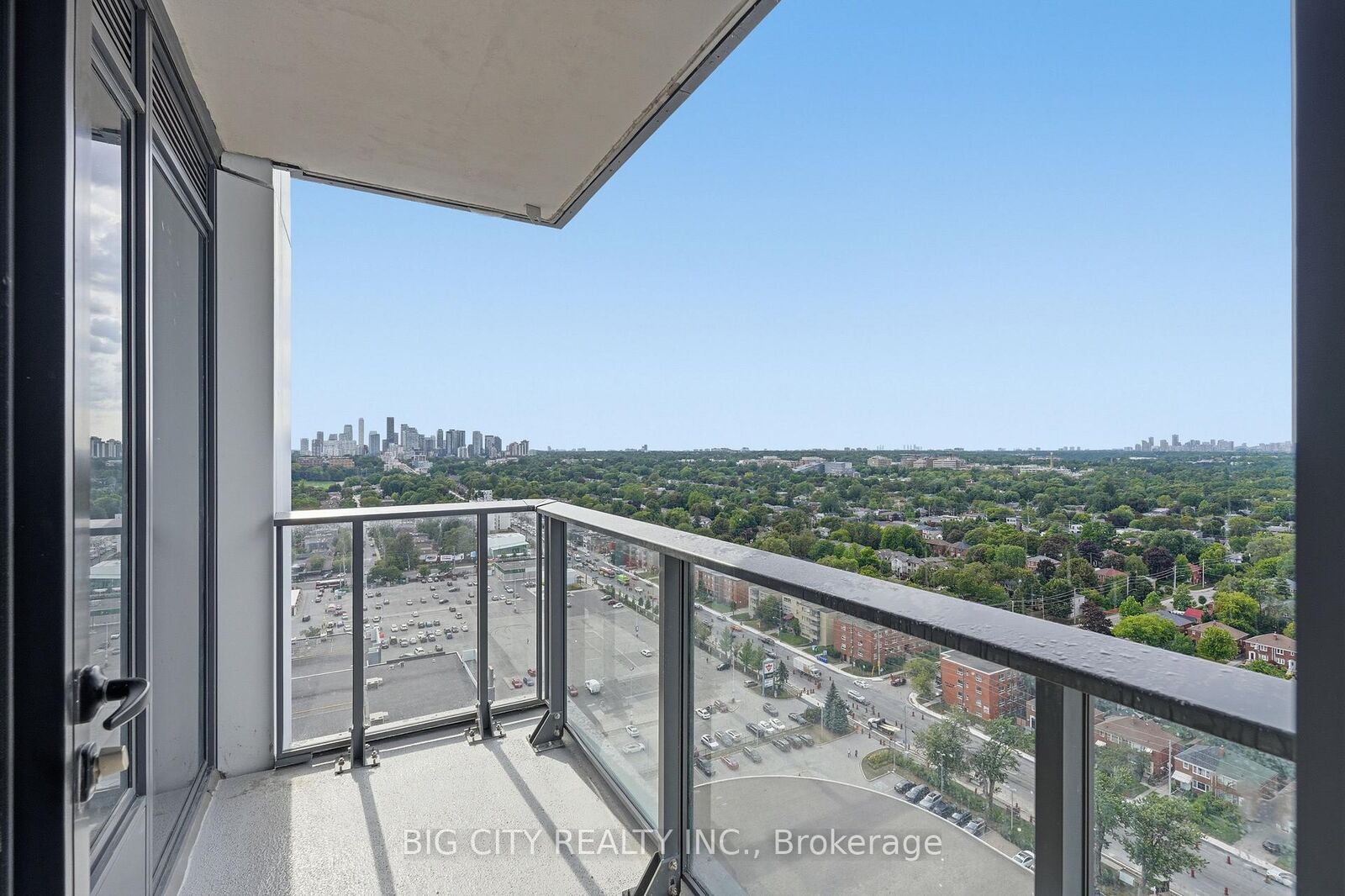 Property Photo:  25 Frederick Todd Way 2104  ON M4G 0E8 