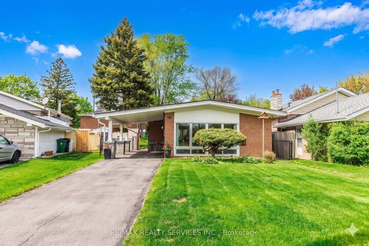 Property Photo:  126 Roebuck Drive  ON M1K 2H8 