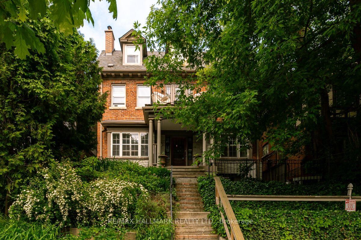 Property Photo:  483 Parkside Drive Lower  ON M6R 2Z9 