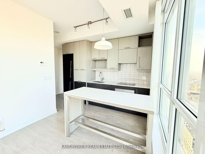 Property Photo:  30 Nelson Street 3702  ON M5V 0H5 