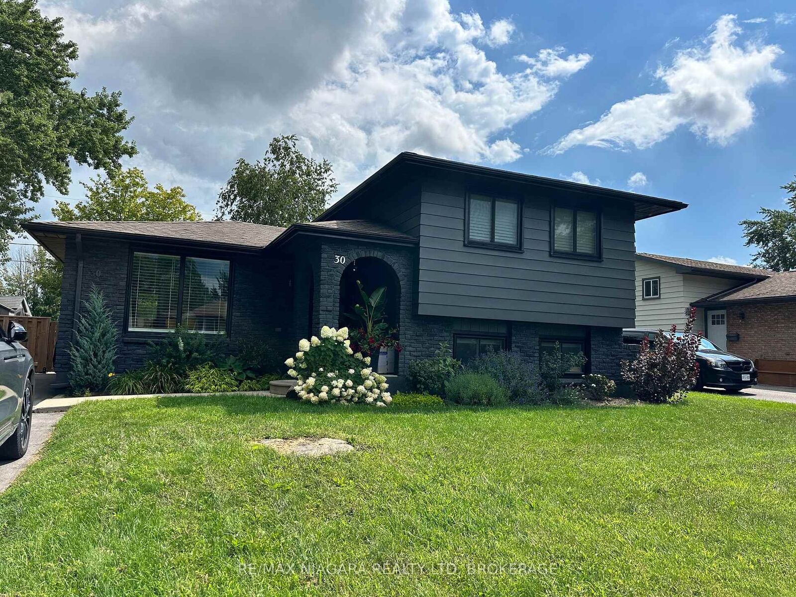 Property Photo:  30 Colonial Street Lower  ON L3C 5W5 