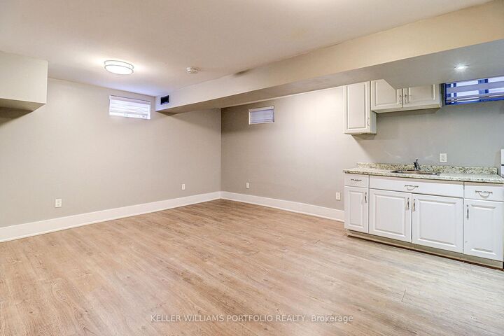 Property Photo:  962 Willowdale Avenue Lower Level  ON L1H 1W4 