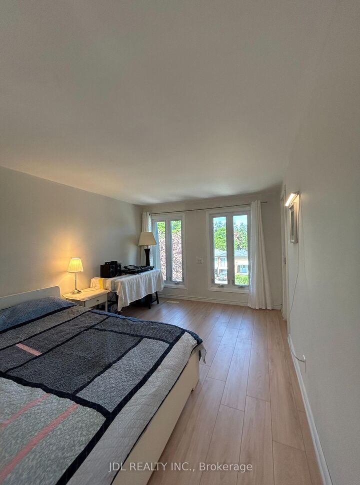 Property Photo:  80 Mosedale Cres Crescent Master Bedroom 2nd Floor  ON M2H 2L7 