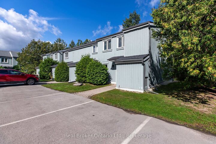 Property Photo:  127 Fairway Crescent 31  ON L9Y 5B4 