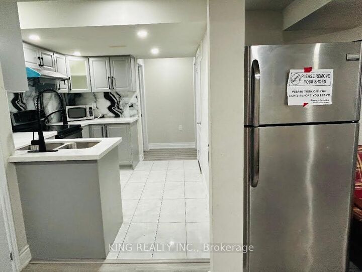 Property Photo:  13 Black Diamond Crescent Bsmt  ON L6X 0V8 