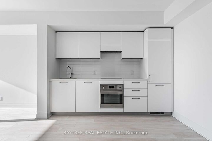 Property Photo:  33 Frederick Todd Way 532  ON M4G 0C9 
