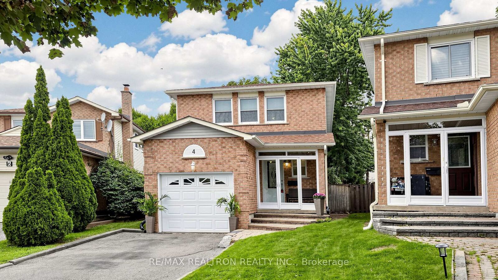 Property Photo:  4 Kilkenny Place  ON L4C 5S2 