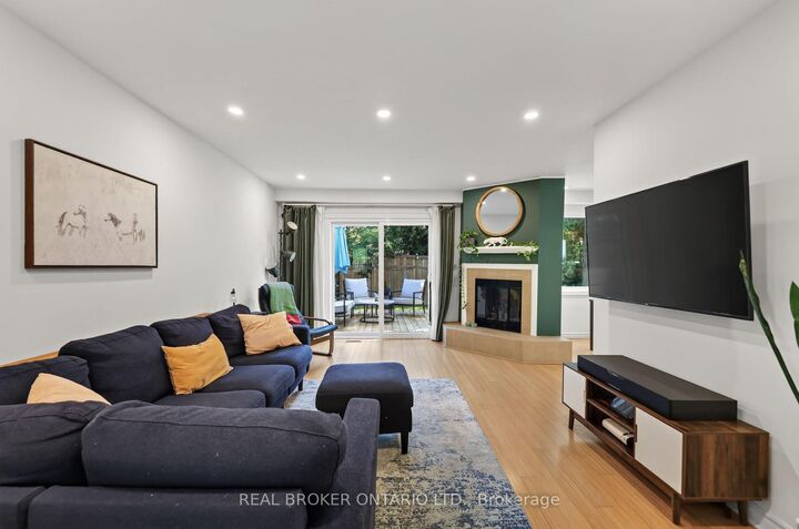 Property Photo: 37 Jansen Road ON K2H 5W6