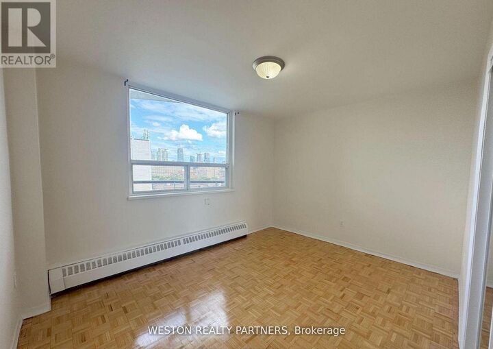 Property Photo:  44 Walmer Road 801  ON M5R 2X5 