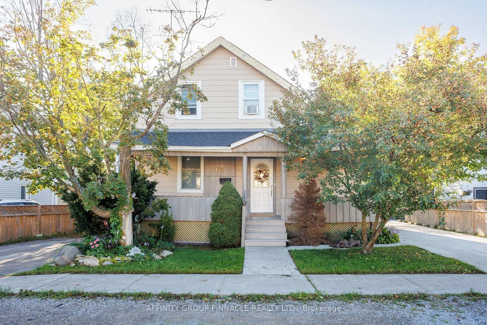 Property Photo:  18 Clifton Street  ON K0M 1N0 