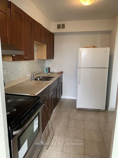 Property Photo:  10 Parkway Forest Drive 411  ON M2J 1L3 