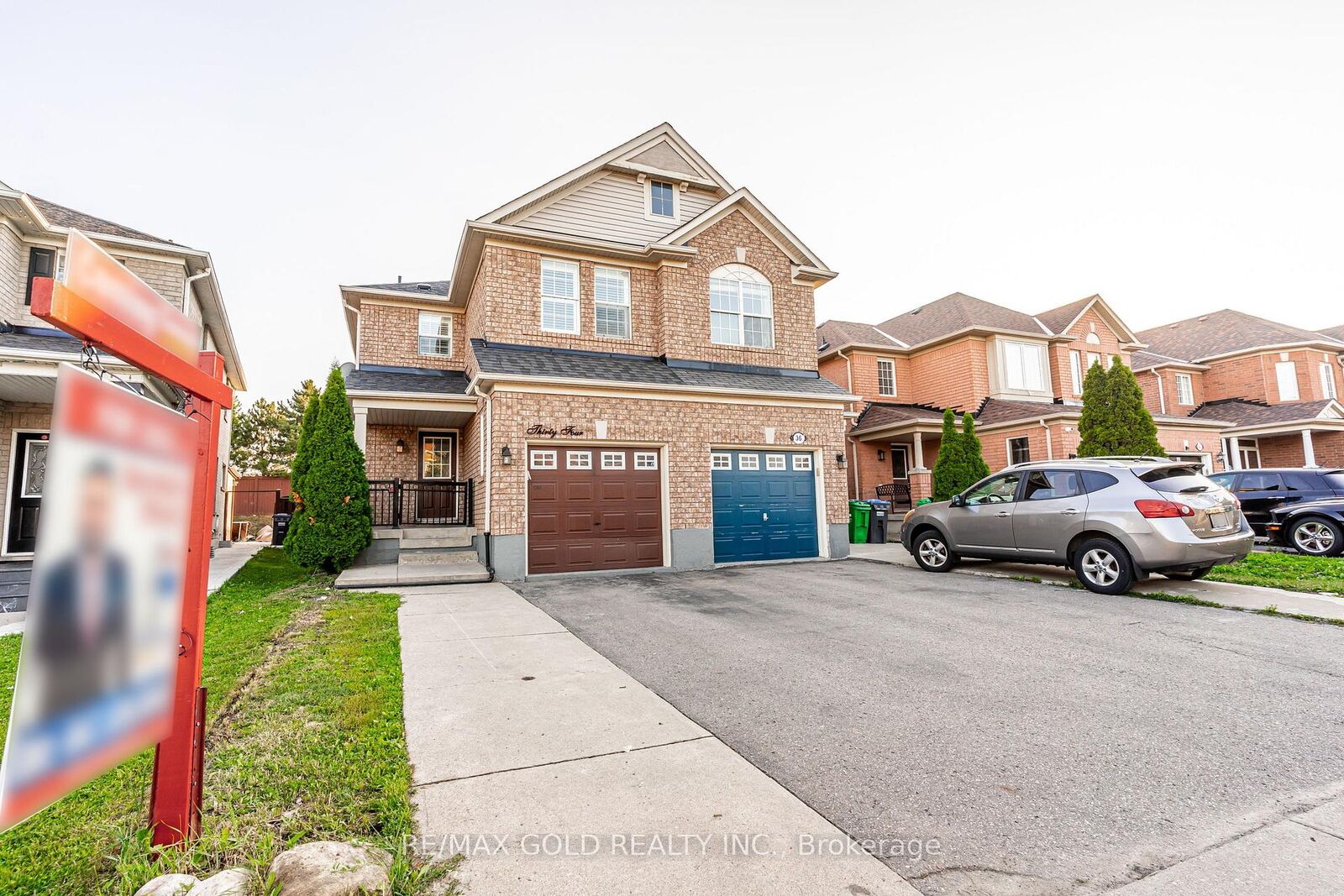 Property Photo:  34 Jingle Crescent  ON L6S 0B2 