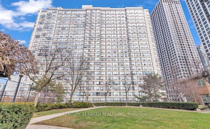 Property Photo:  55 Elm Drive 1211  ON L5B 3Z3 