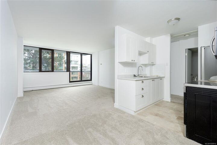 Property Photo:  647 Michigan St #303  BC V8V 1S9 