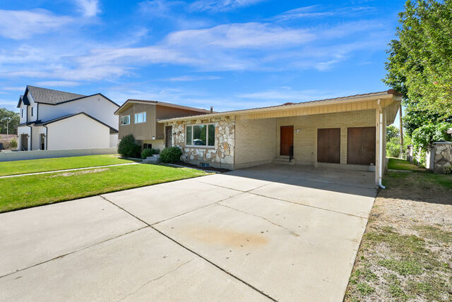 Property Photo: 1664 Lakewood Dr UT 84058