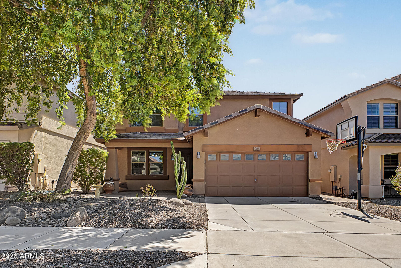 Property Photo: 1917 E Daley Lane AZ 85024