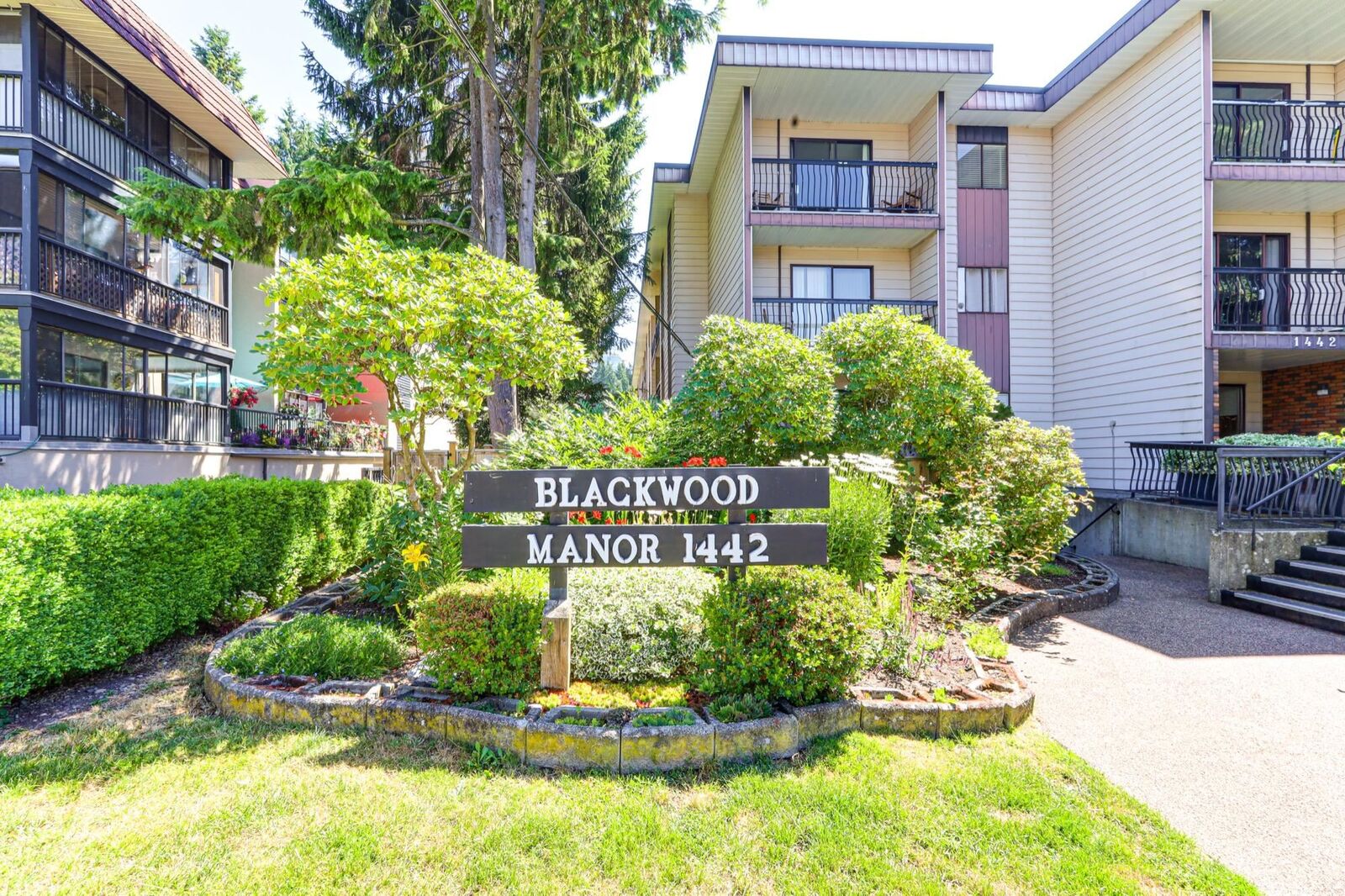 Property Photo:  1442 Blackwood Street 119  BC V4B 3V5 