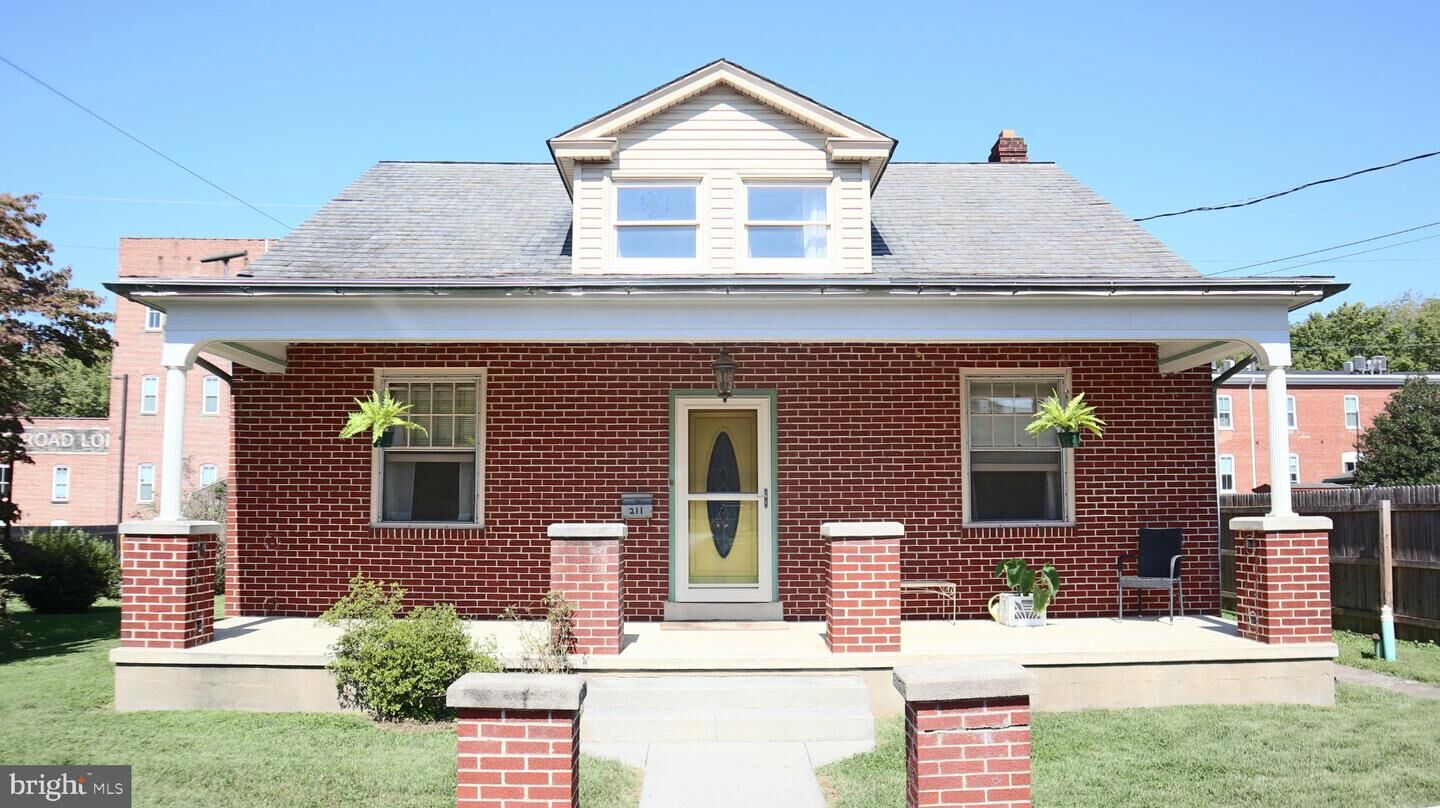 Property Photo: 211 Broad Street PA 17538