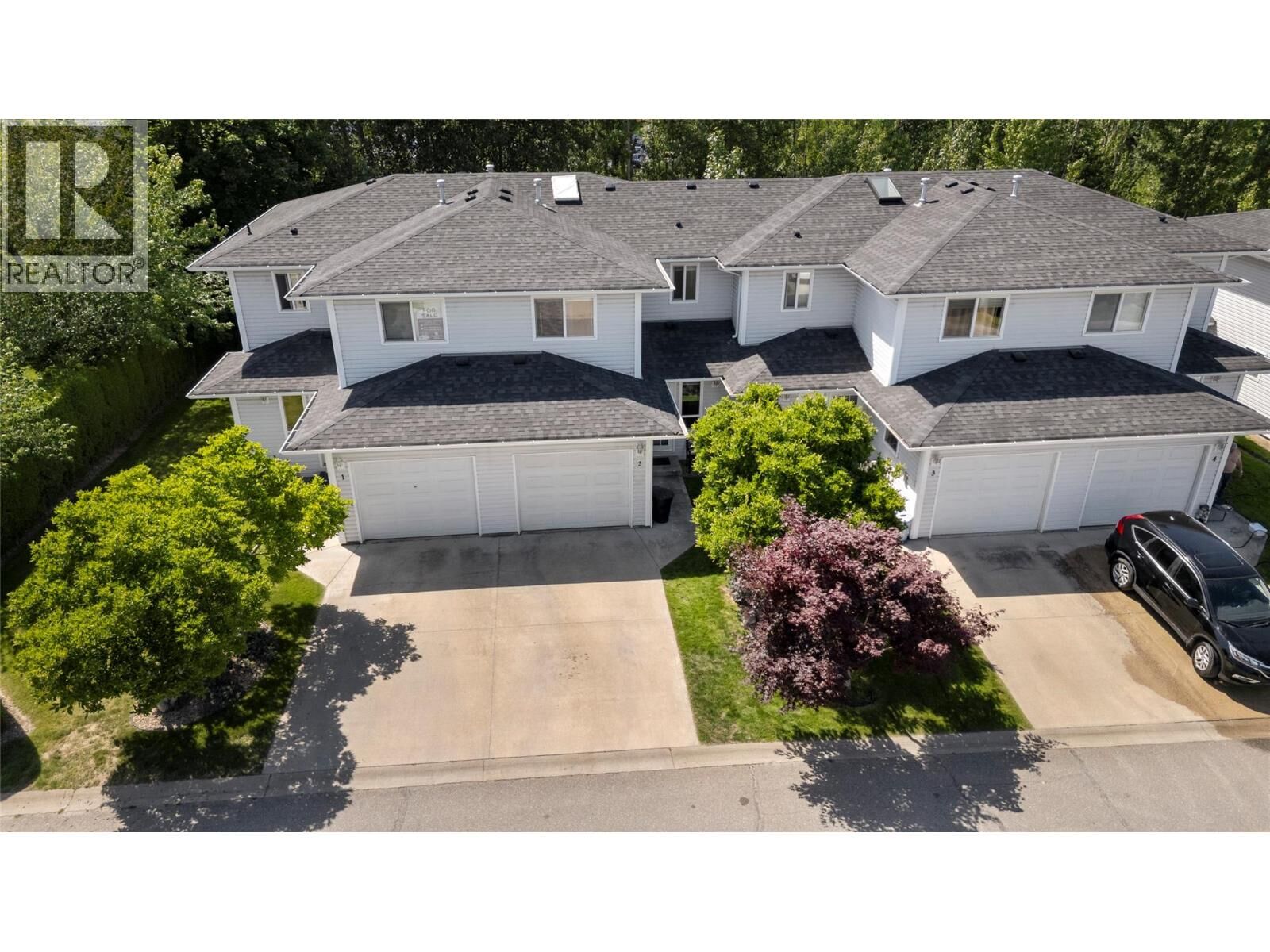 Property Photo:  2951 11th Avenue Northeast 2  BC V1E 1V8 