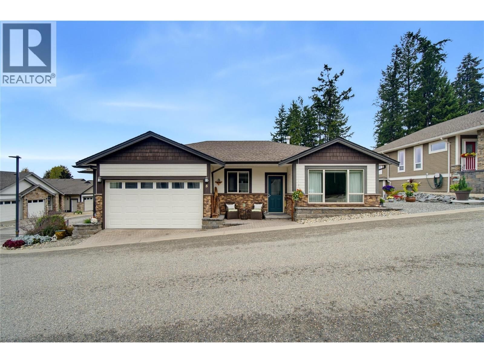 Property Photo:  2850 7th Avenue Northeast 8  BC V1E 0B7 
