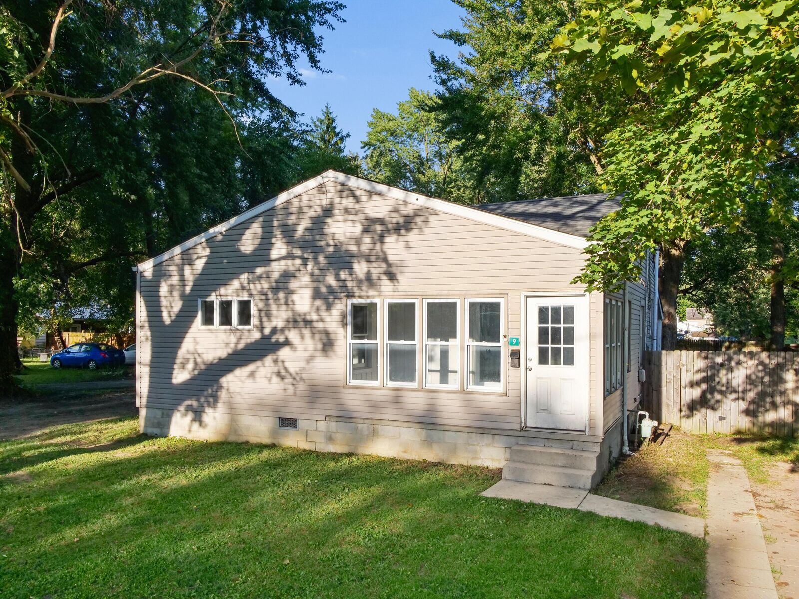 Property Photo:  9 Pearl Street  OH 43344 