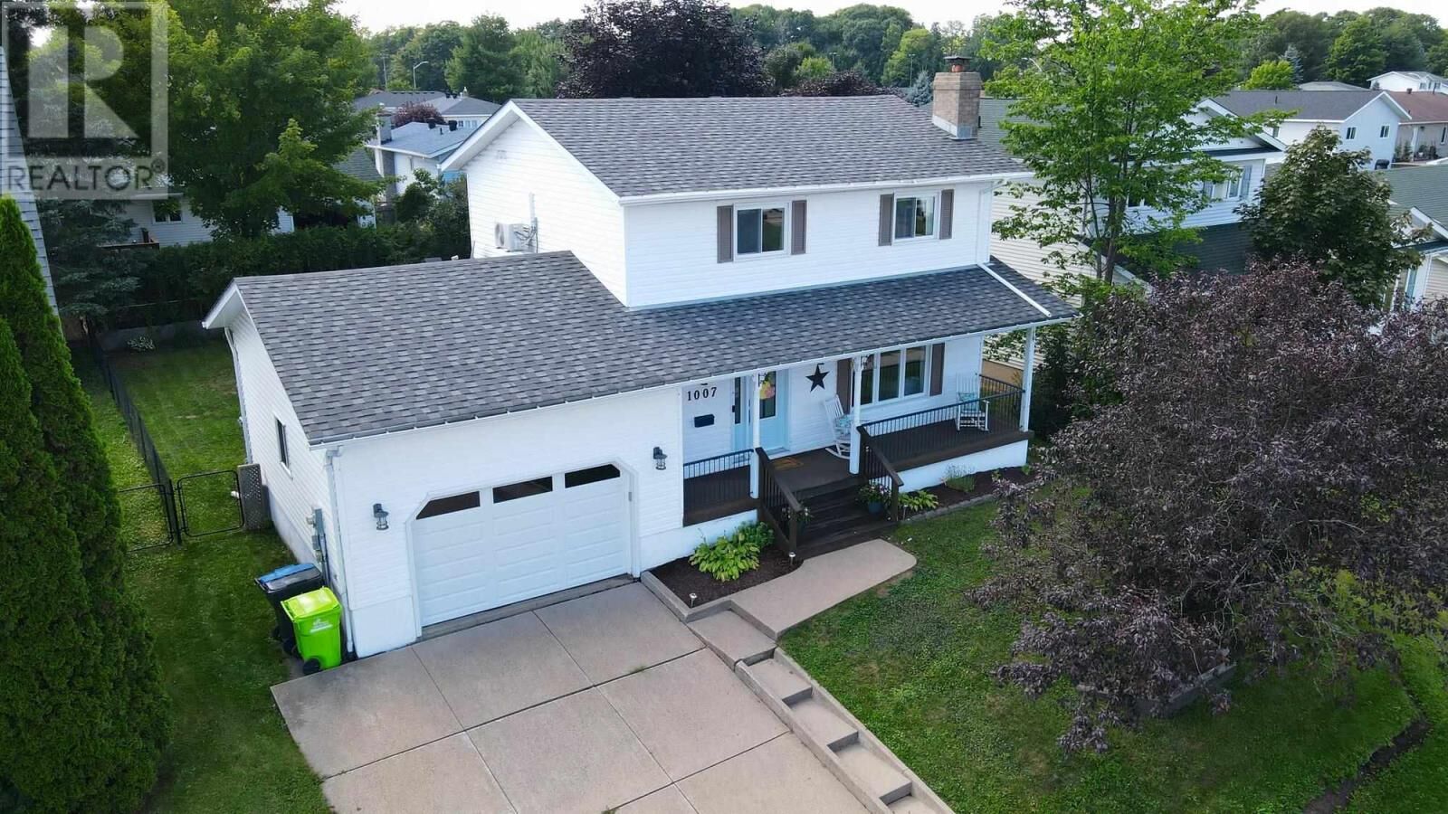 Property Photo:  1007 Lake St  ON P6B 6C8 