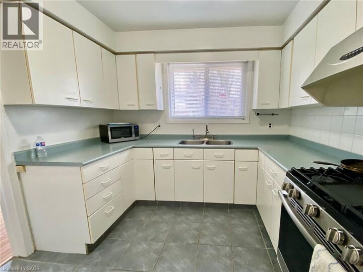 Property Photo:  109 Moccasin Drive 2  ON N2L 4C2 