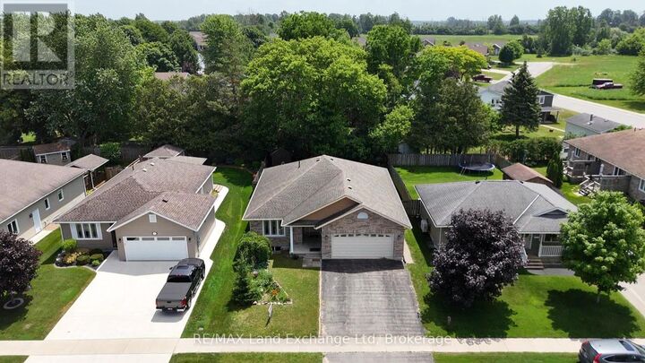 Property Photo:  401 Carling Terrace  ON N0G 2W0 