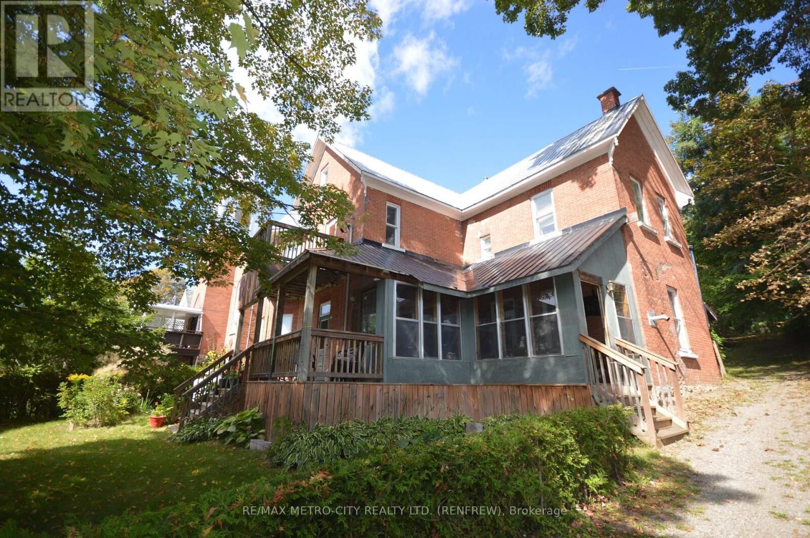 Property Photo:  193 Oak Street  ON K0J 1T0 