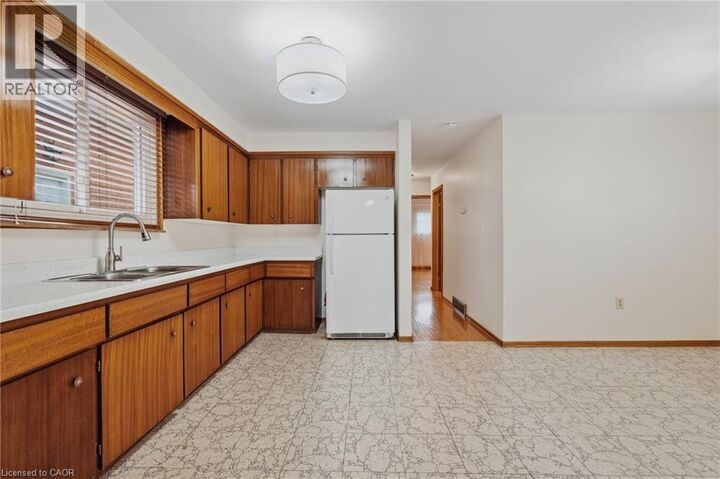 Property Photo:  137 Picton Street East  ON L8L 3W7 