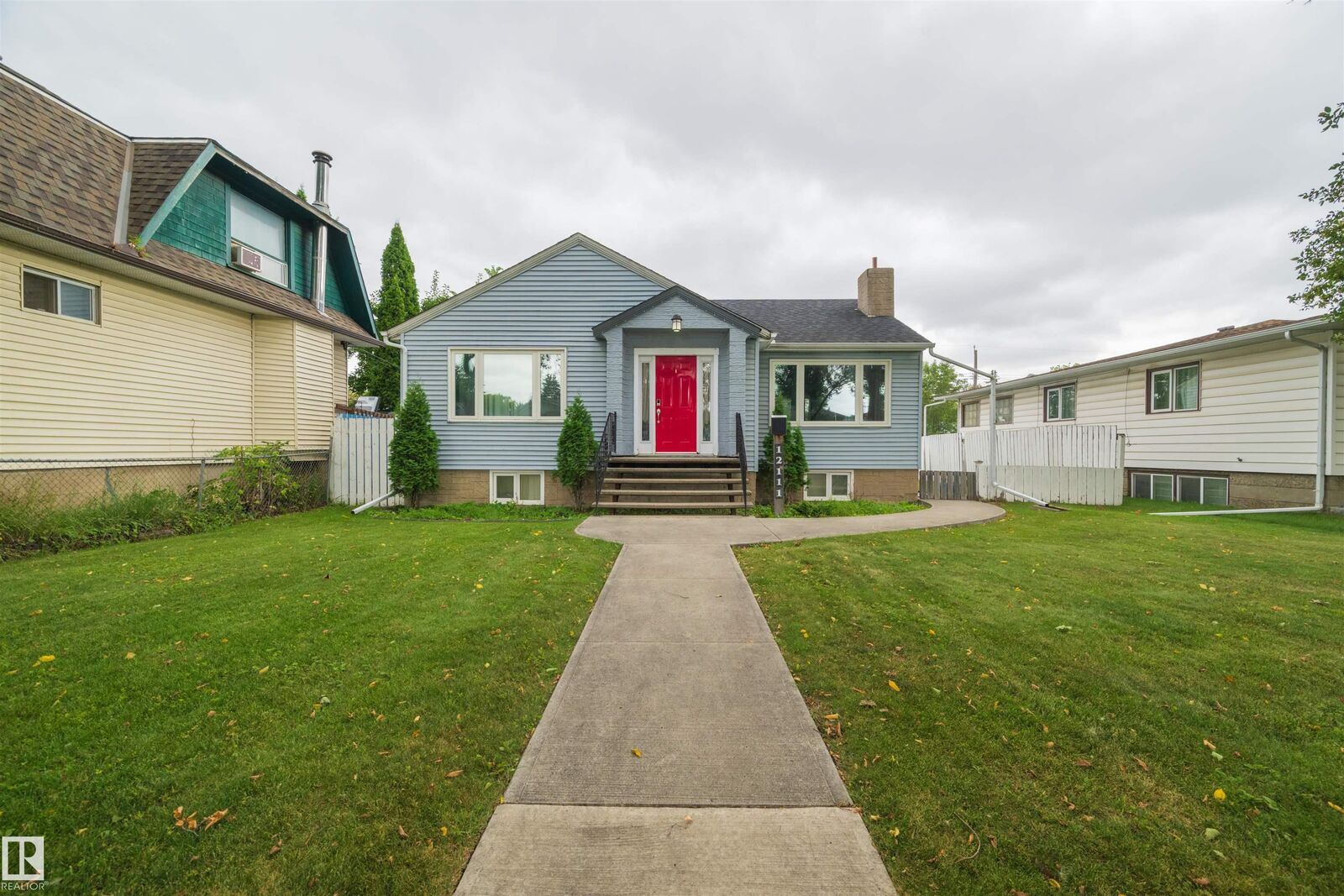 Property Photo:  12111 95 Street NW  AB T5G 1M9 