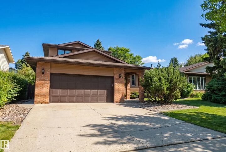 Property Photo:  7 Pembina Place  AB T8N 4P7 