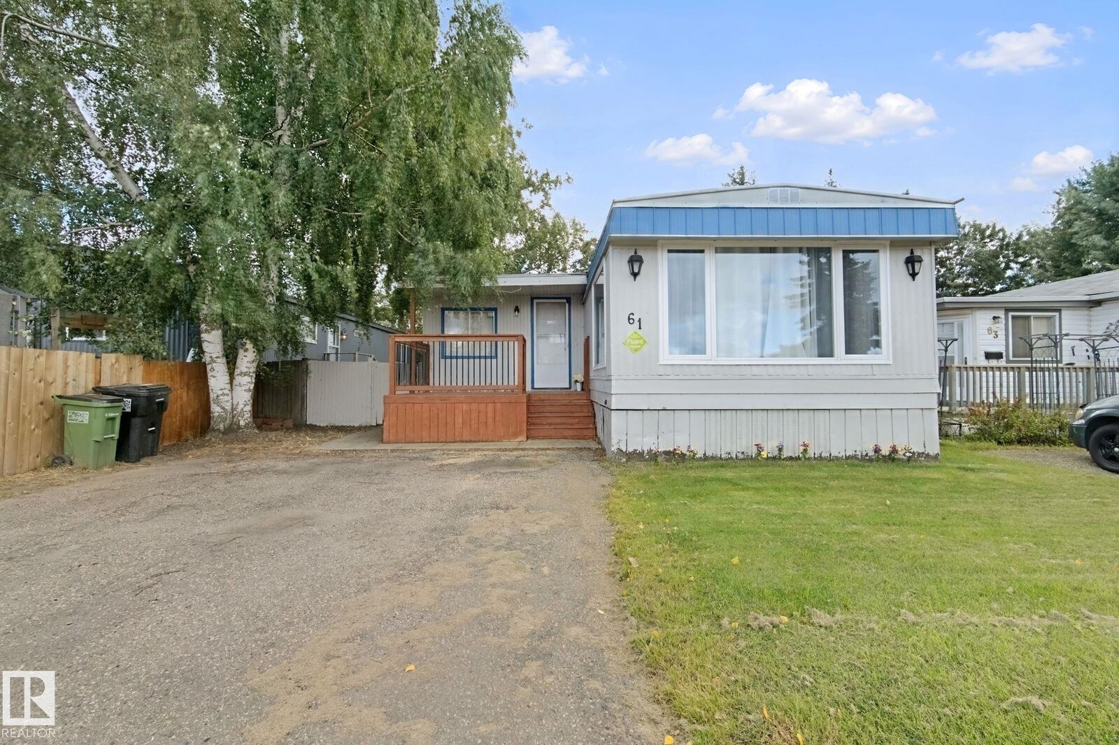Property Photo:  61 West View Boulevard NW  AB T5S 1T5 