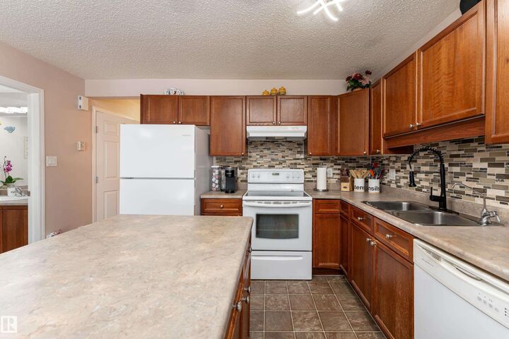 Property Photo:  2309 27 Avenue NW  AB T6T 0A5 