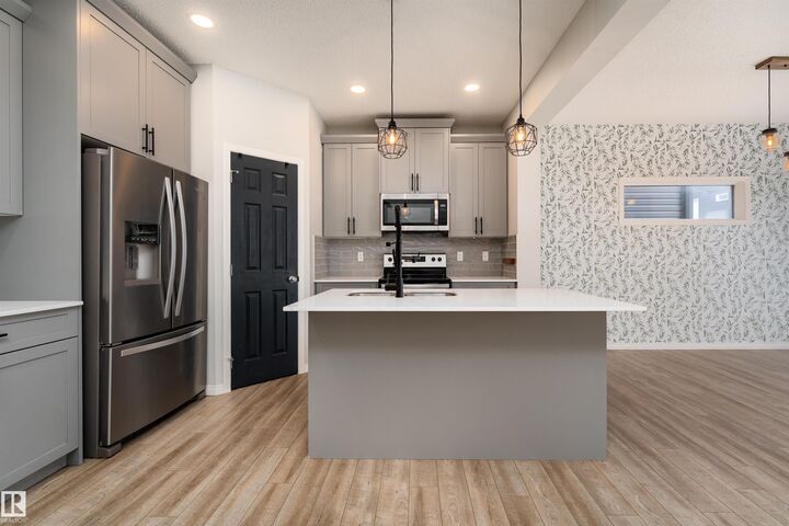 Property Photo:  6484 King Wynd SW  AB T6W 3Z9 