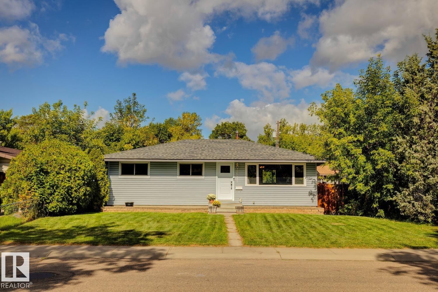 Property Photo:  16522 104 Avenue NW  AB T5P 0S7 