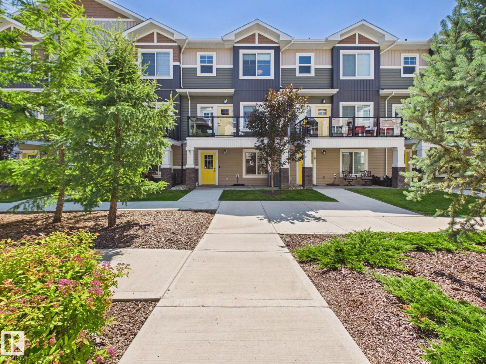 Property Photo: 230 Edgemont Road NW 11 AB T6M 0Y8