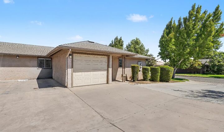 Property Photo: 1575 N Pleasant Avenue 101 CA 93728