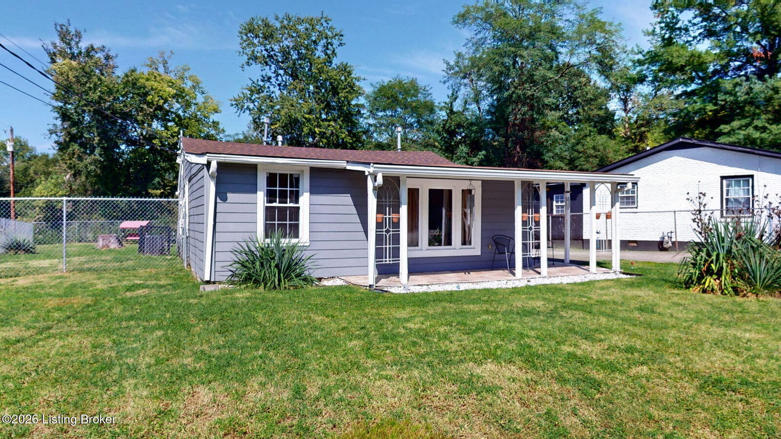 Property Photo:  4618 E Overbrook Dr  KY 40216 
