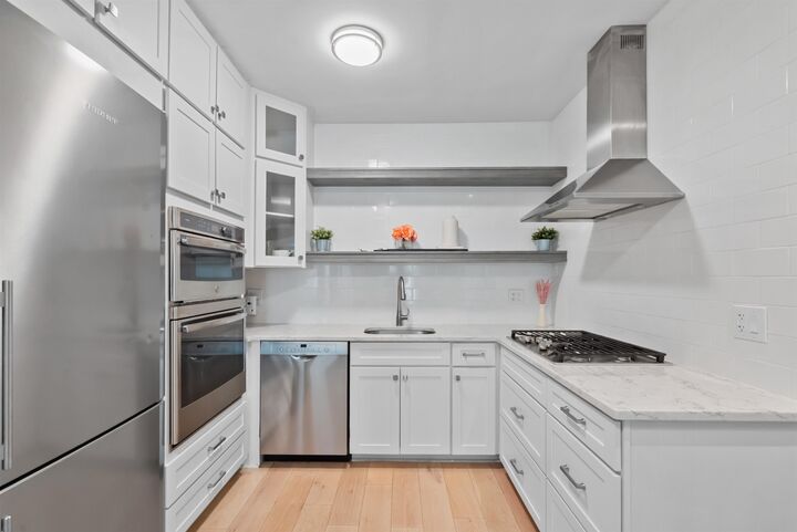 Property Photo:  344 Pavonia Ave 2  NJ 07302 