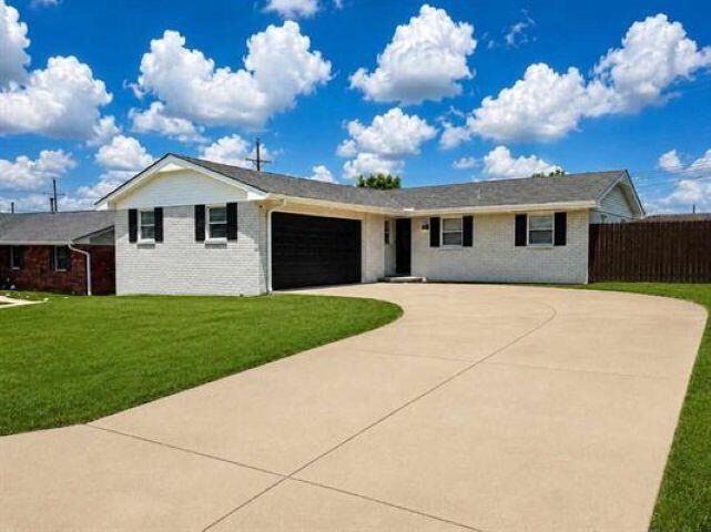 Property Photo: 4639 NW Santa Fe Ave OK 73505