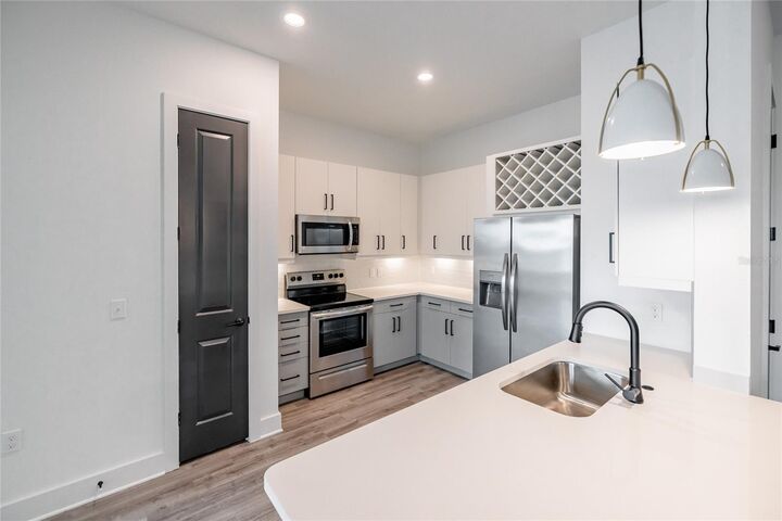 Property Photo: 1420 Lakefront Drive 4204 FL 34240