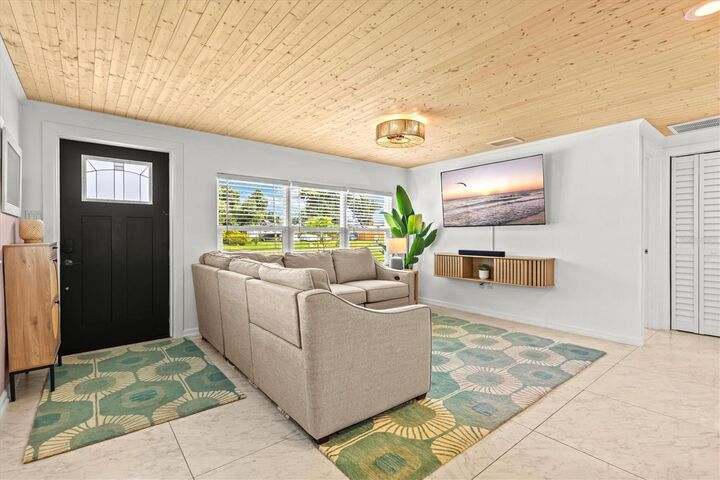 Property Photo: 315 Azalea Road FL 34293