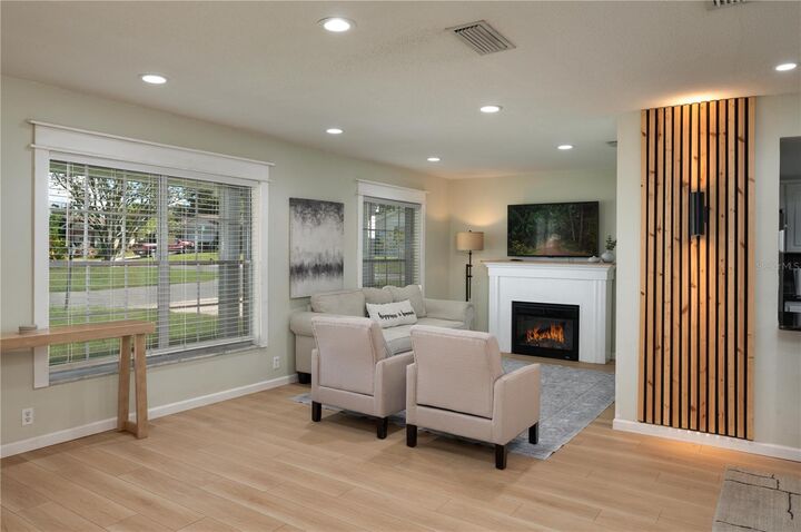 Property Photo:  101 Sandburg Lane  FL 33884 